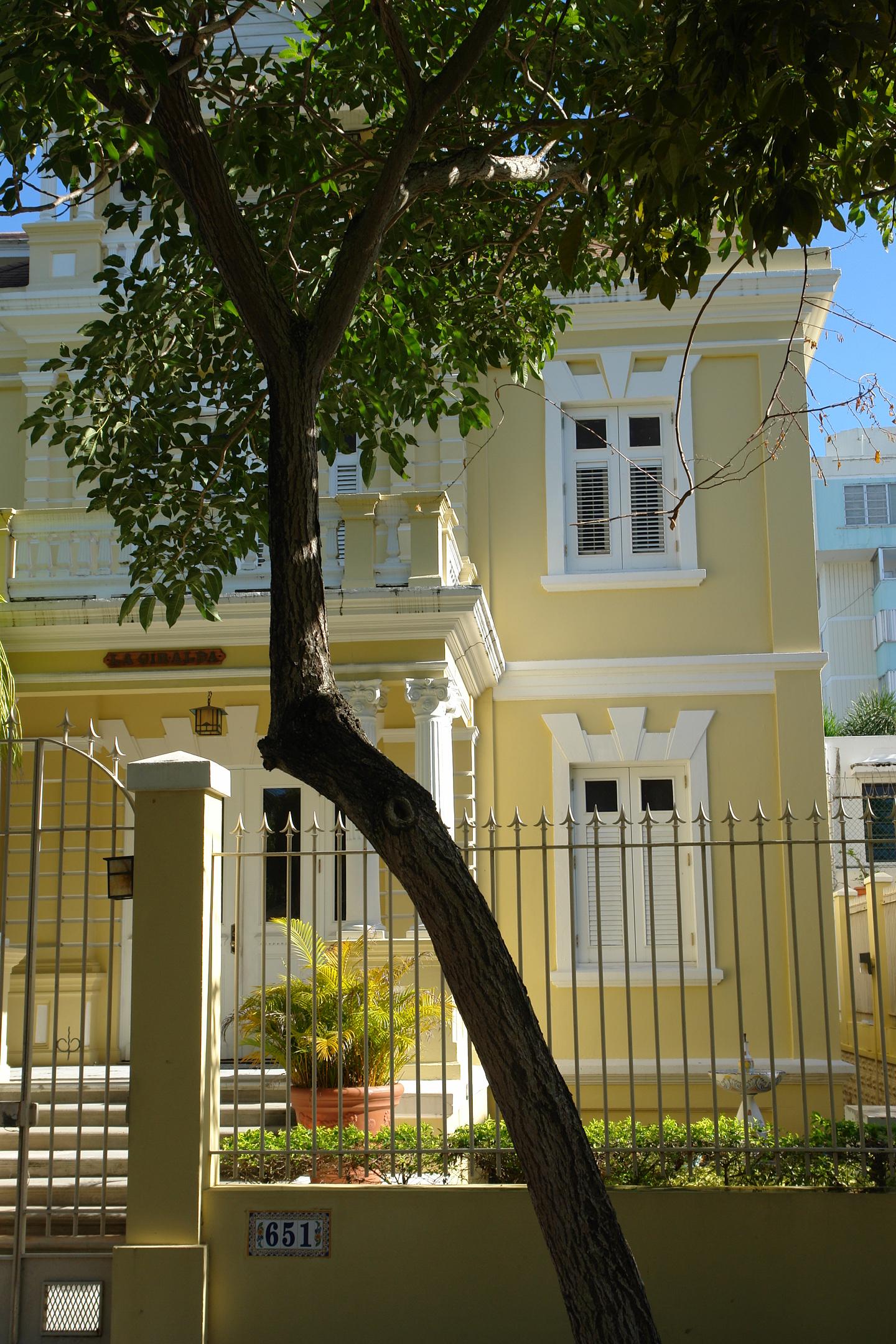Casa La Giralda - Avenida Miramar, esquina calle Marti 651 - San Juan (Miramar) - 2011 00014